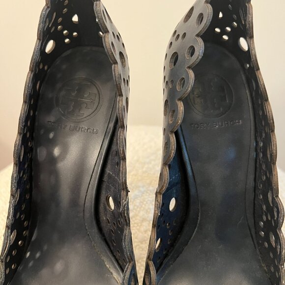 Tory Burch Navy Laser-Cut Leather Scalloped Pumps - Size 7.5 - Picture 5 of 6